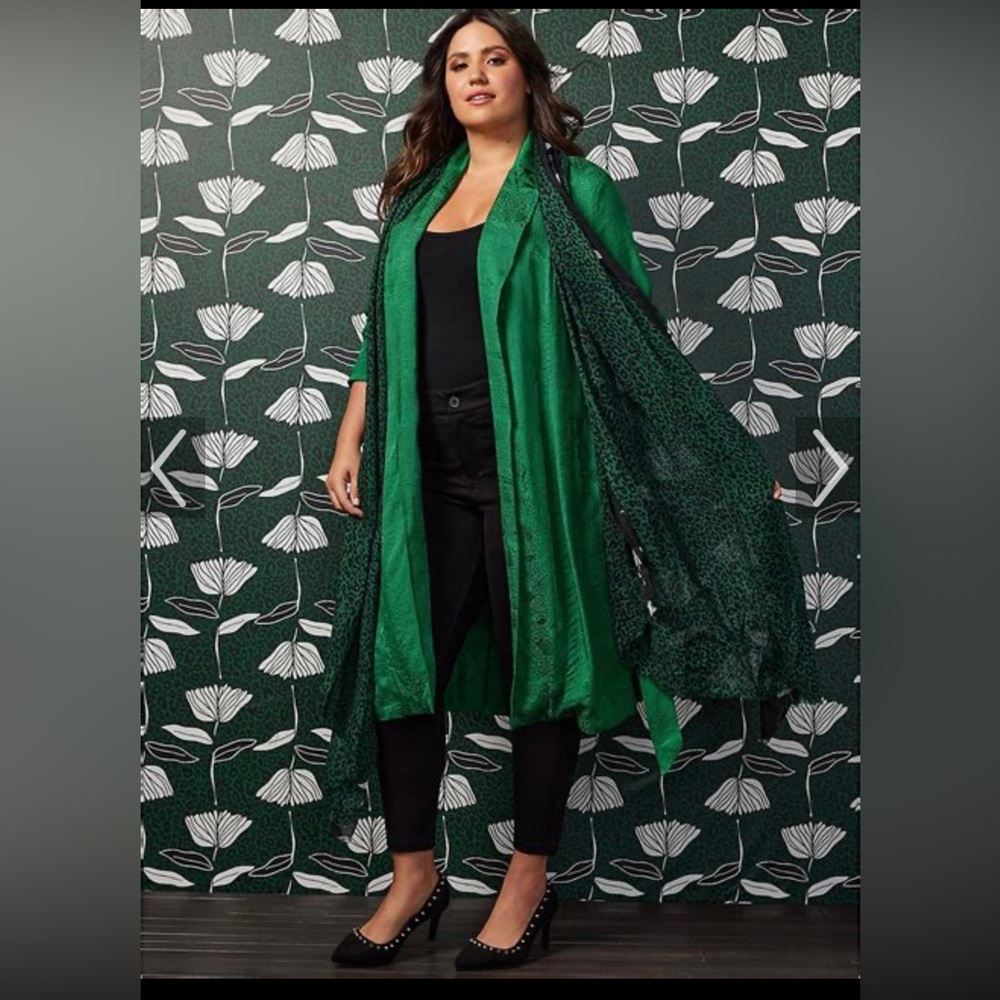torrid collab with Sylvia Mollie jacquard green trench coat size 3 with scarf